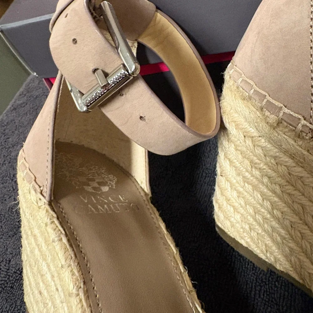Vince Camuto VC-Leera Ankle Strap Wedges‎ in Dusty Mink Size 7M